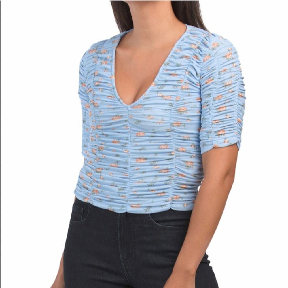 Cute Zara Printed Ruched Top. Blue. XS
Ruched Bodice. Ruffle Sleeves. Scoop Neck